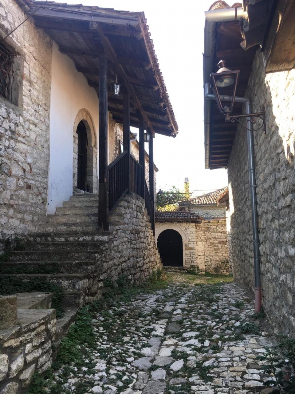 Hotel Pjetri House Berat Exterior foto
